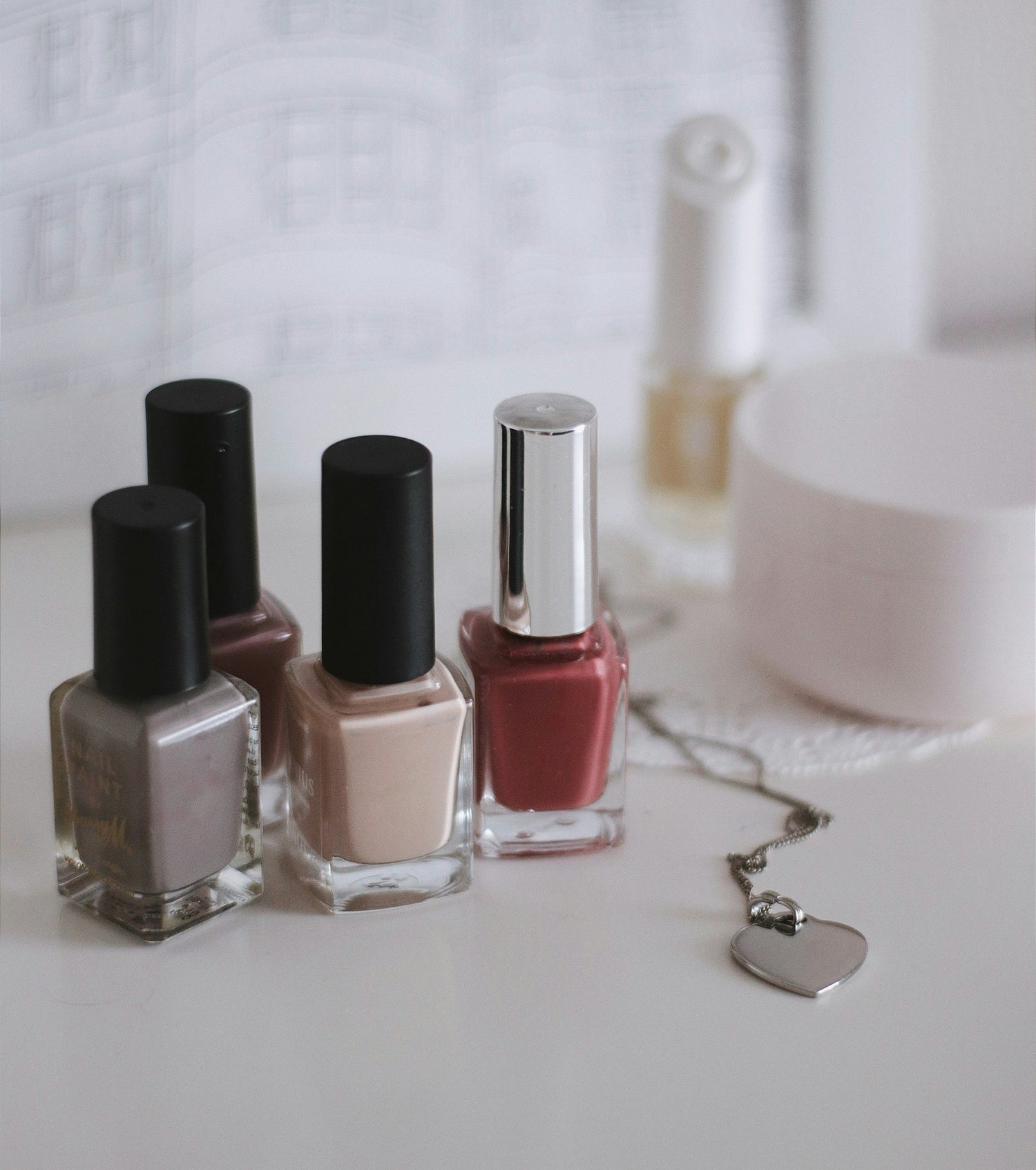 NAIL POLISH